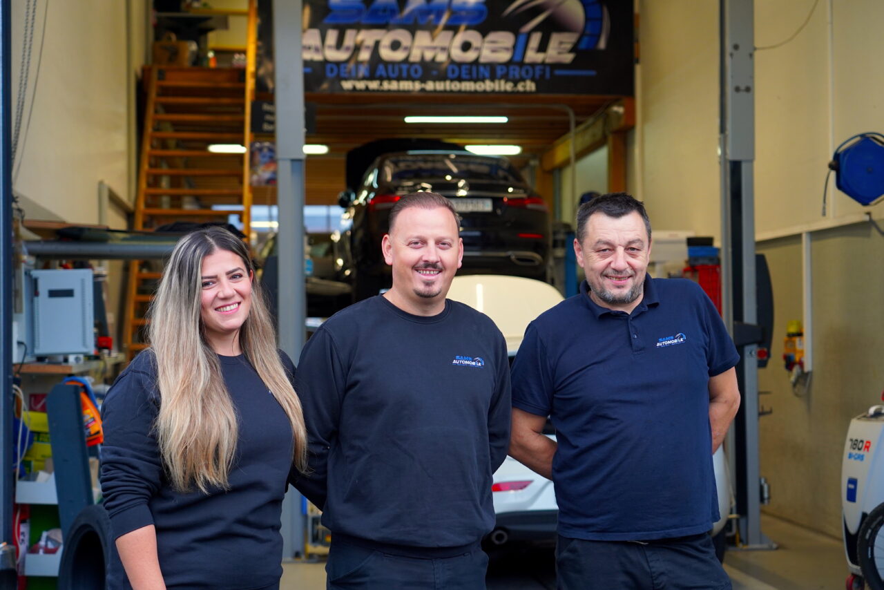 Team von Sams Automobile in der Werkstatt